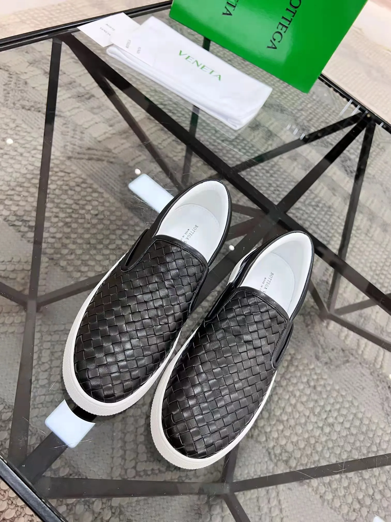 Men's men's shoes 💰420 [New style] 🎍🎍⚠️BOTTEGA VENETA) BV fashionable and casual classic, classic on sale ⬆️⬆️! (High quality) only better than genuine products from counters! Top handcrafted woven decoration [strong]💯💯 Breathable mesh lining plus mixed sheepskin and original latex feet! Genuine rubber anti-slip outsole! ! Super comfortable! Welcome to compare the authentic products at the counter! 38 to 44 (45 can be customized